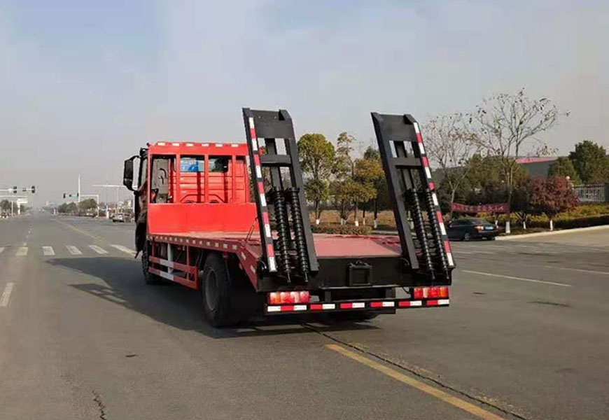 國(guó)六重汽豪沃平板運(yùn)輸車(chē)