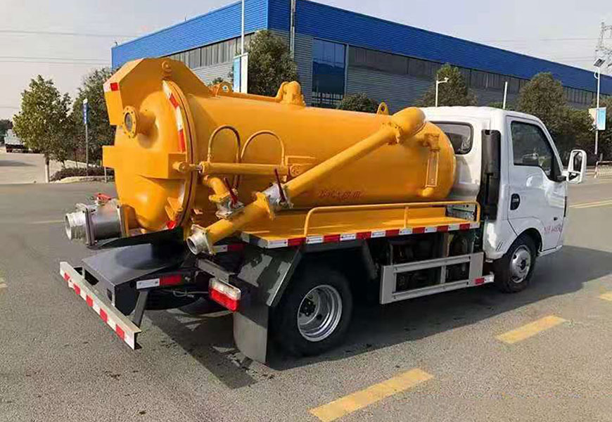 國六東風(fēng)途逸吸污車