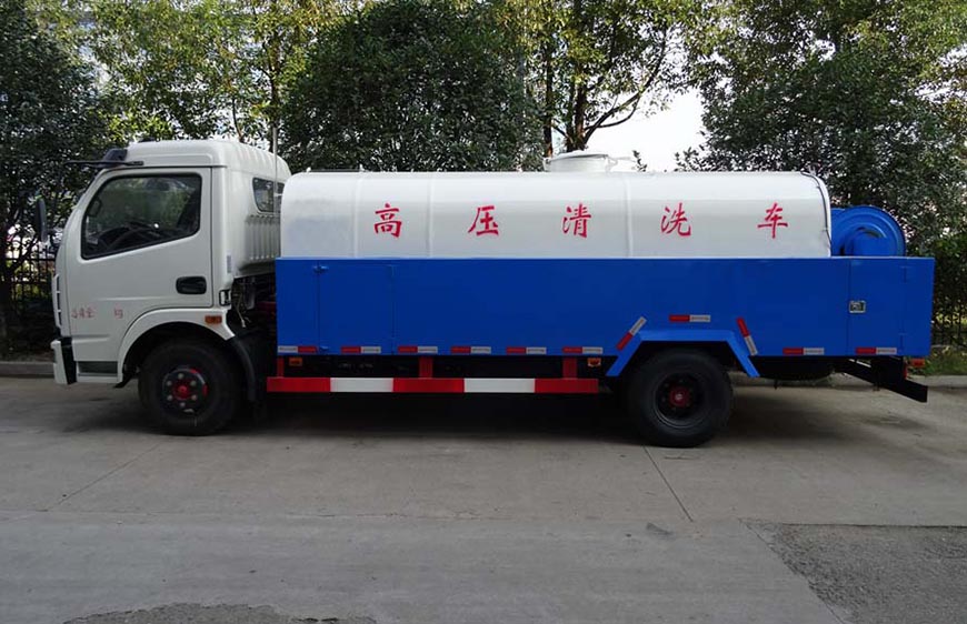 東風(fēng)多利卡小型高壓清洗車